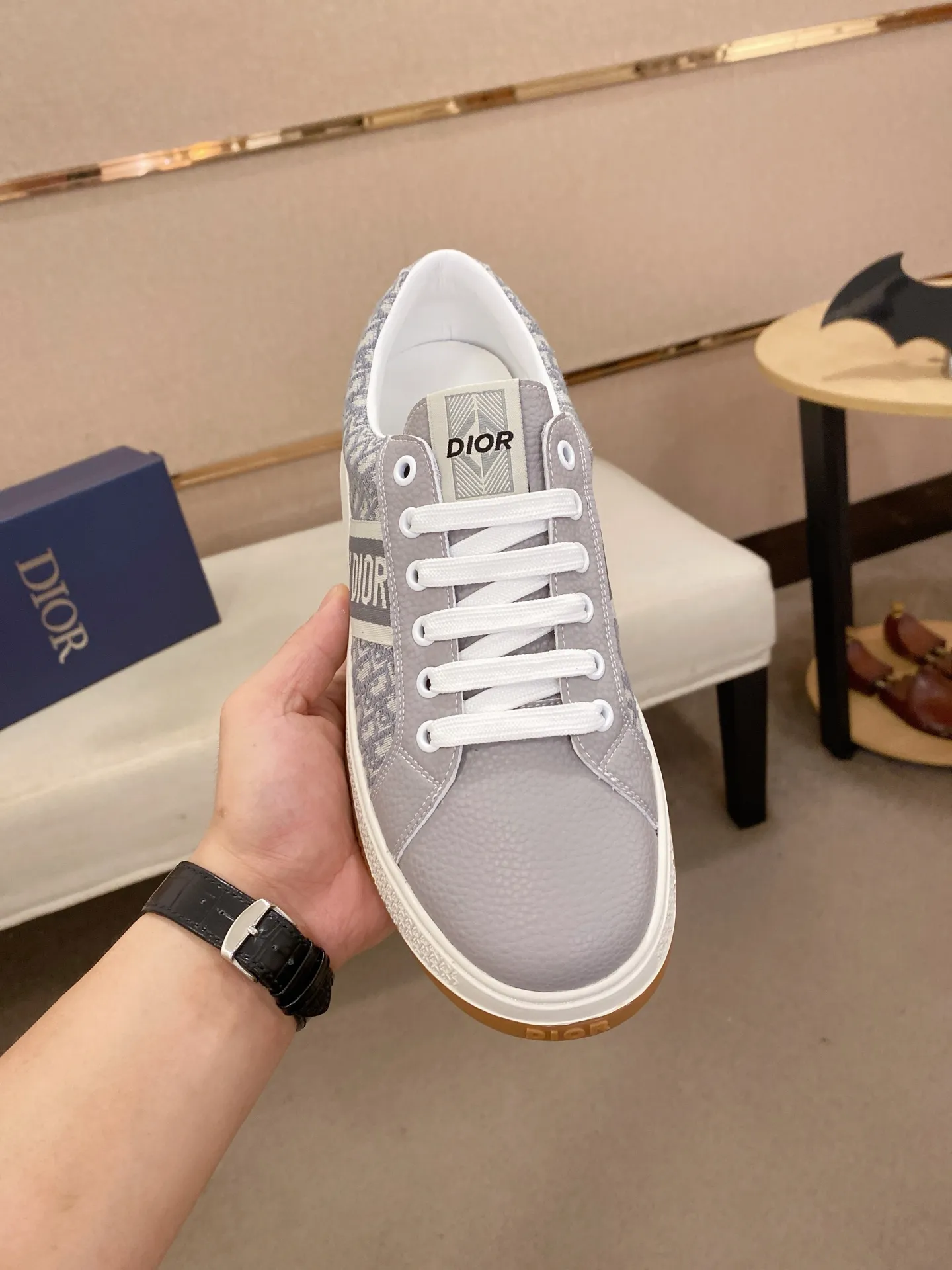 Men's men's shoes 💰 400💰🇮🇹🇮🇹Dior D new model is on sale at the same time, upper 🇮🇹Imported stretch fabric from Italy Fully imported sheepskin lining💪💪, completely 1⃣️ to 1⃣️🇮🇹💪💪, ⚠Sole: Original sole provided by the original factory, exclusive movable molded sole super comfortable, ⚠Original factory follow-up, 🔍🔍high quality, you can come in and out at will, welcome to compare⚠. Code number: 38-44 (45 is custom-made and cannot be returned or exchanged)